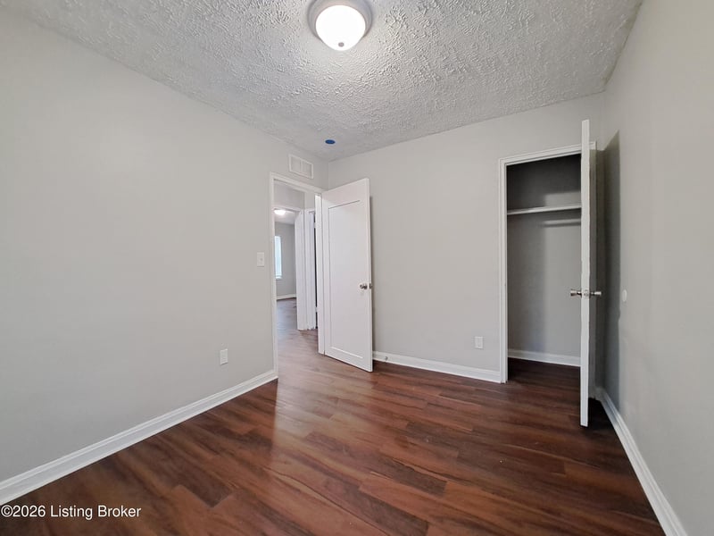 3511 Manslick Rd, Louisville, KY 40215