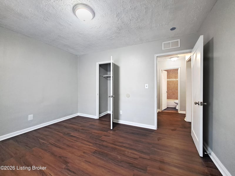 3511 Manslick Rd, Louisville, KY 40215