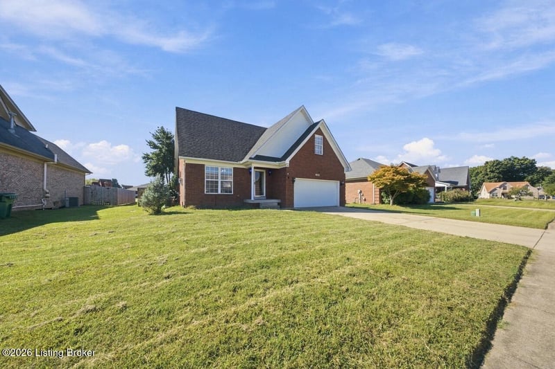 354 Bentwood Dr, Shepherdsville, KY 40165