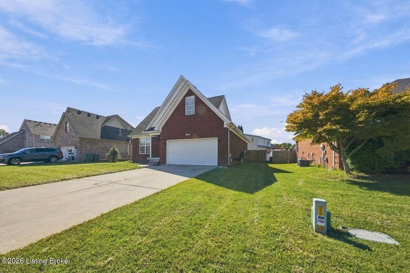 354 Bentwood Dr, Shepherdsville, KY 40165