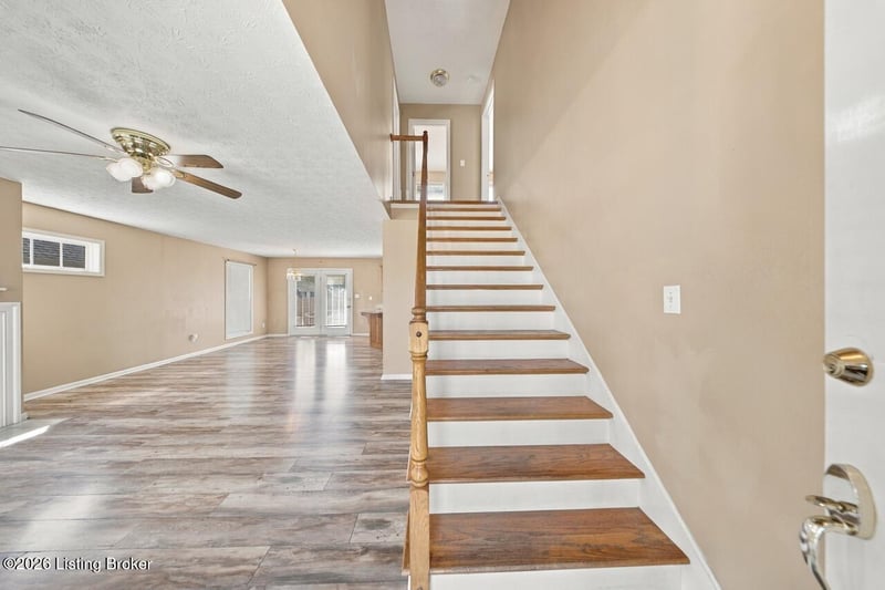 354 Bentwood Dr, Shepherdsville, KY 40165