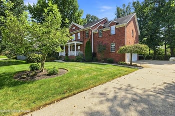 3602 Huntridge Pl, Louisville, KY 40245