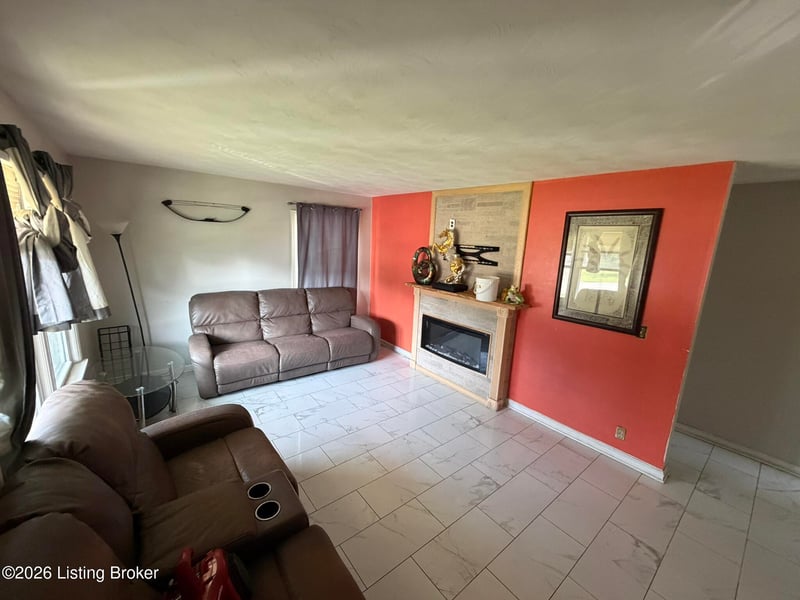 3607 Little John Ct, Louisville, KY 40219