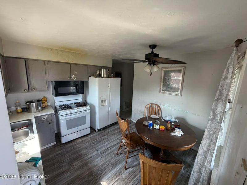 3607 Little John Ct, Louisville, KY 40219