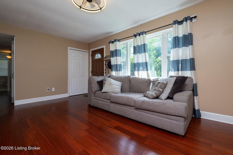 3620 Saint Edwards Dr, Louisville, KY 40299