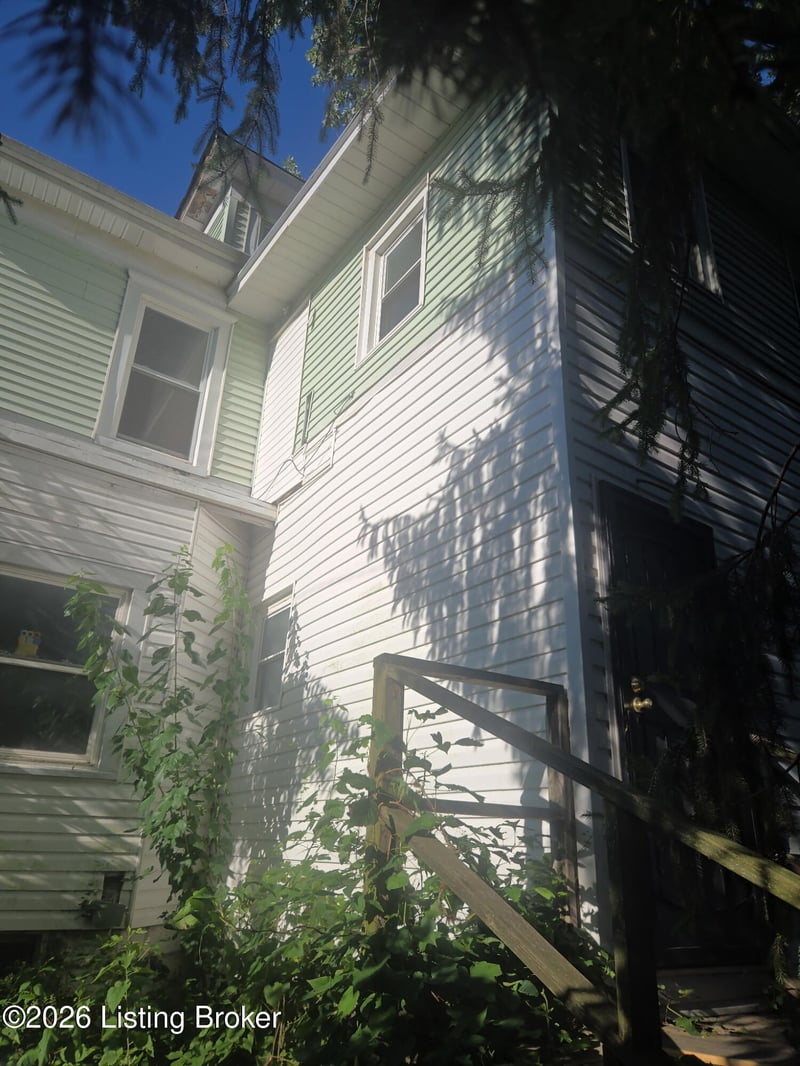 3638 River Park Dr, Louisville, KY 40211