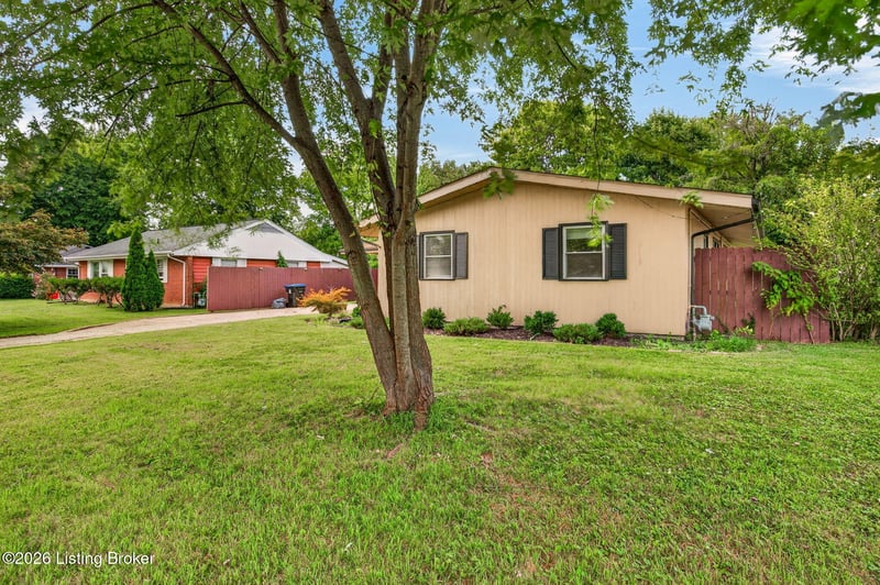 3639 Kelly Way, Louisville, KY 40220