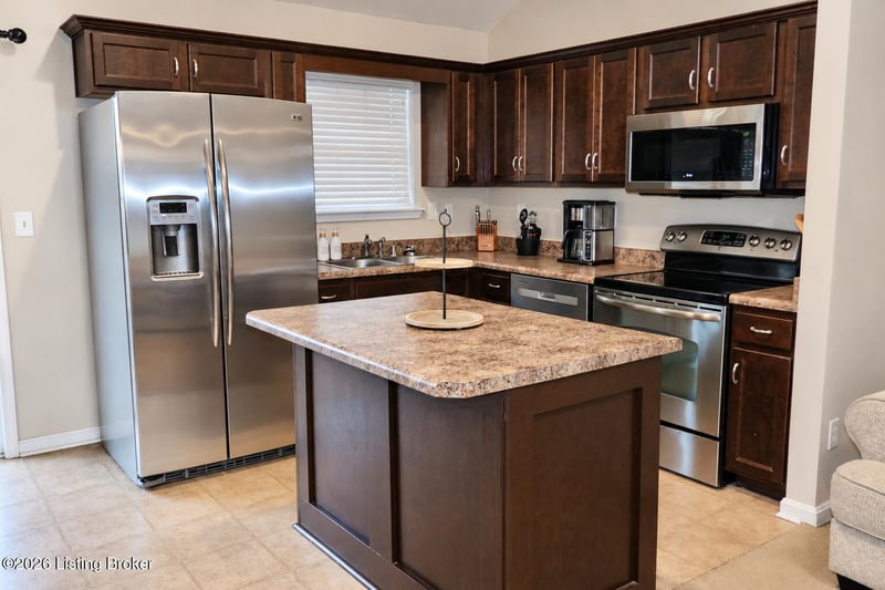 364 Berger Farm Dr, Mt Washington, KY 40047