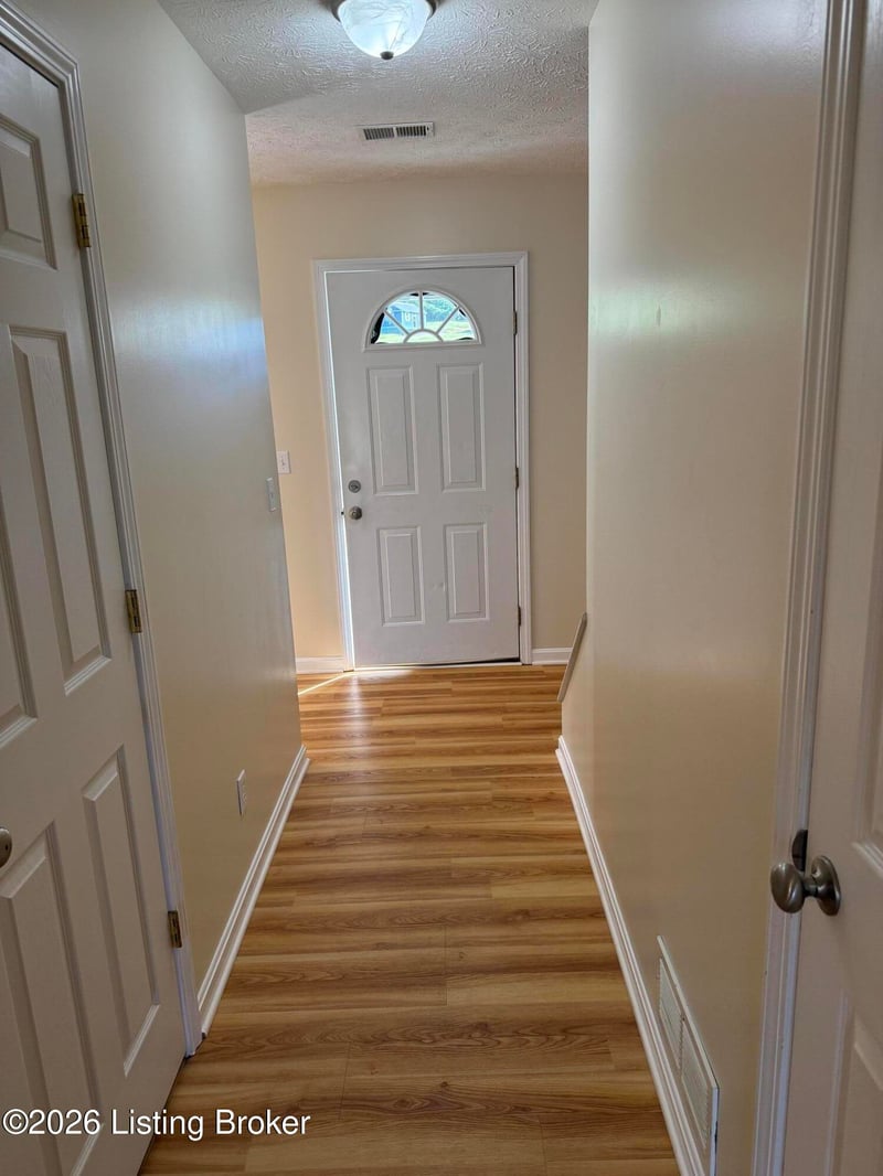 364 Valley View Dr, Vine Grove, KY 40175