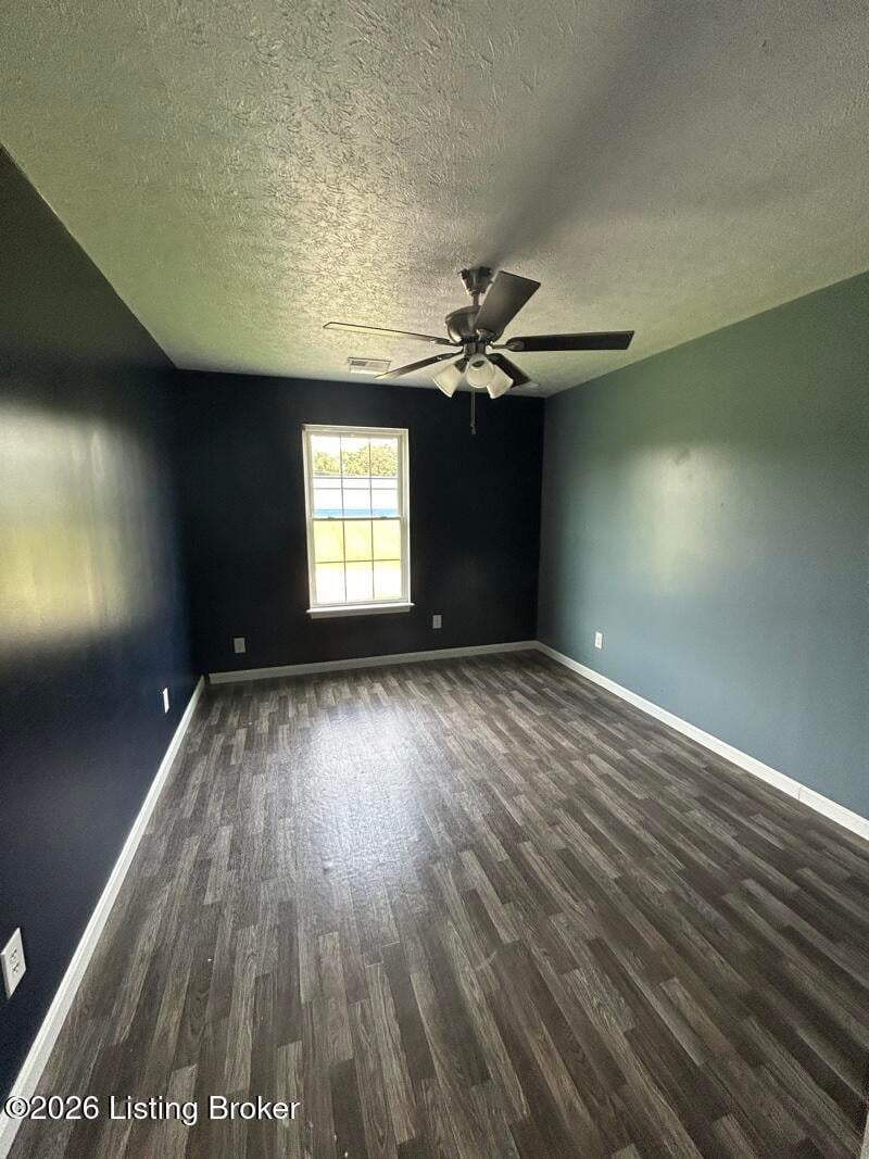 37 Infantry Ct, Vine Grove, KY 40175