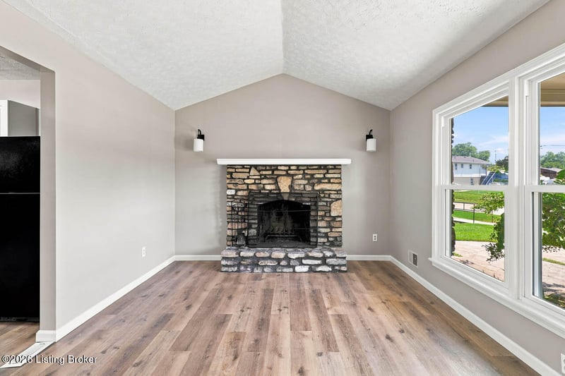 3703 Baymeadow Dr, Louisville, KY 40258