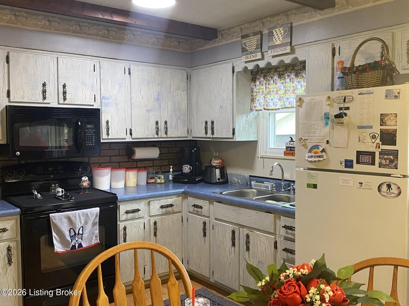 3705 Arcadia Ct, Louisville, KY 40229