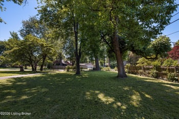 3732 Glenmeade Rd, Louisville, KY 40218