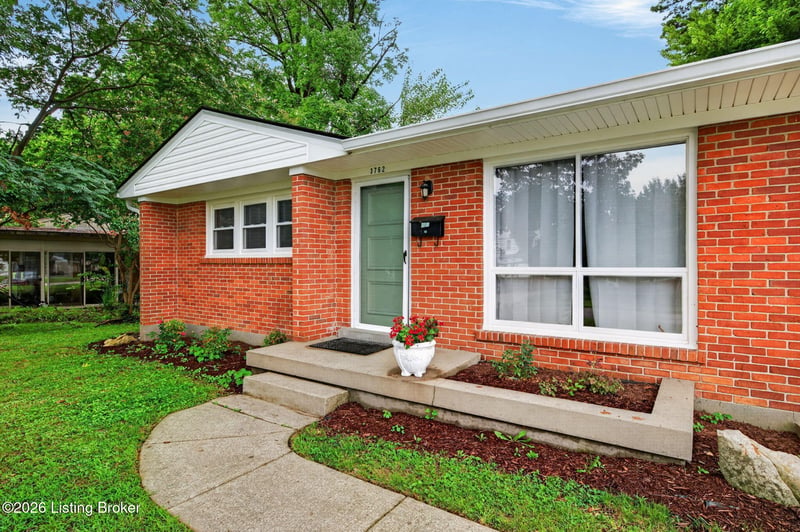 3762 Glenmeade Rd, Louisville, KY 40218