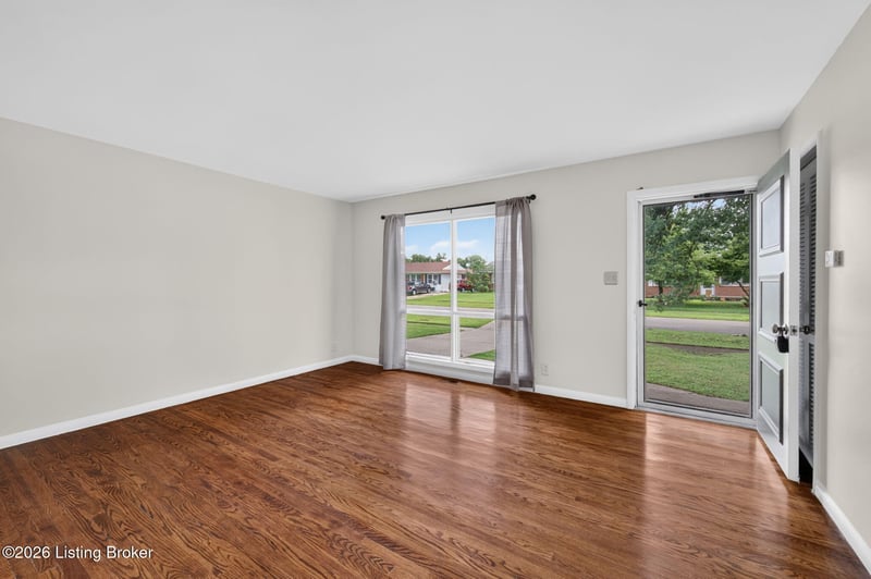 3762 Glenmeade Rd, Louisville, KY 40218
