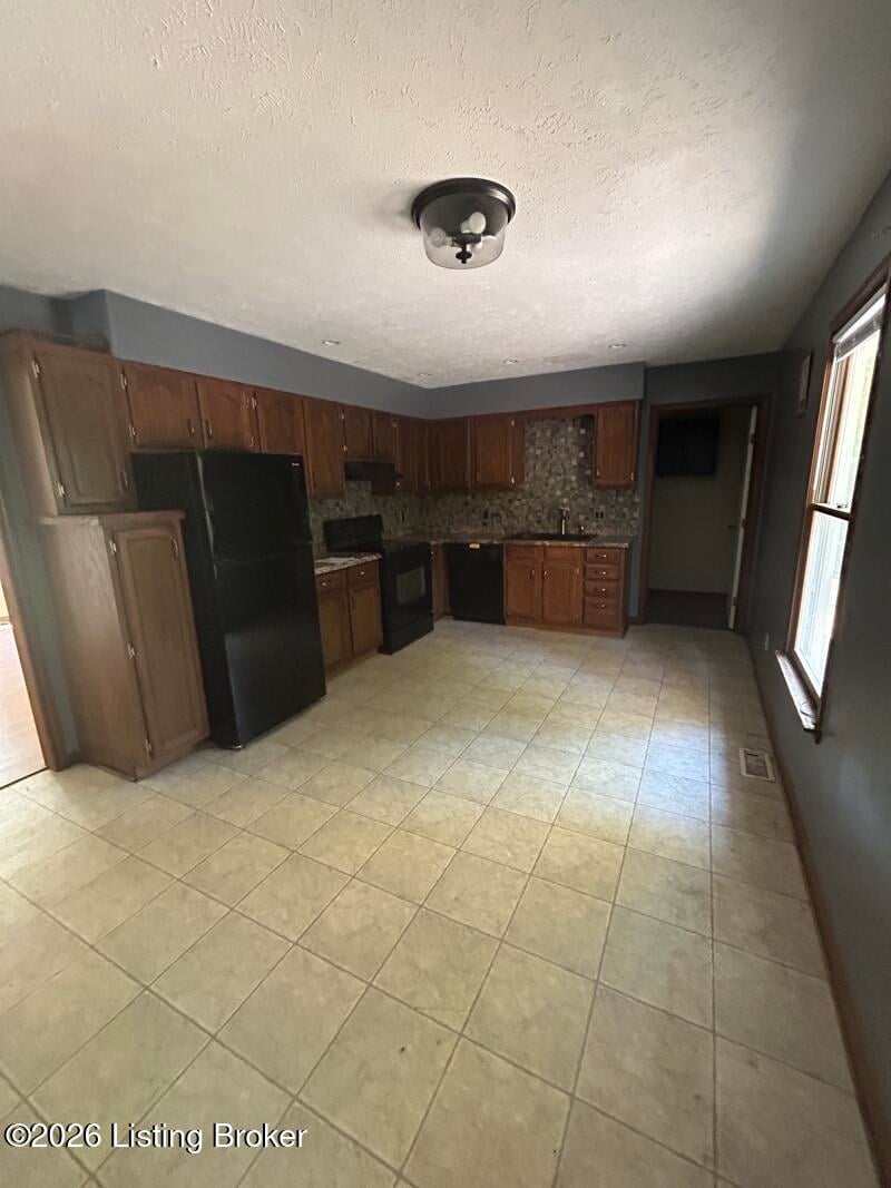 378 Redbud Dr, Leitchfield, KY 42754