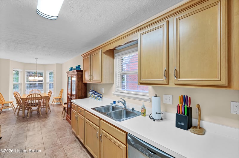 3803 Ridgehurst Ct, Louisville, KY 40299