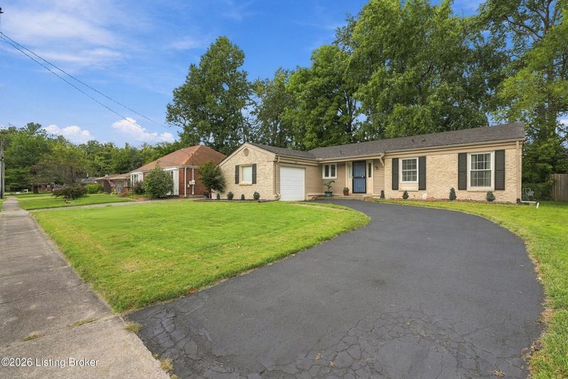 3804 Glenwillow Way, Jeffersontown, KY 40299