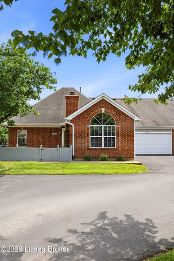 3807 Greenhurst Dr, Louisville, KY 40299