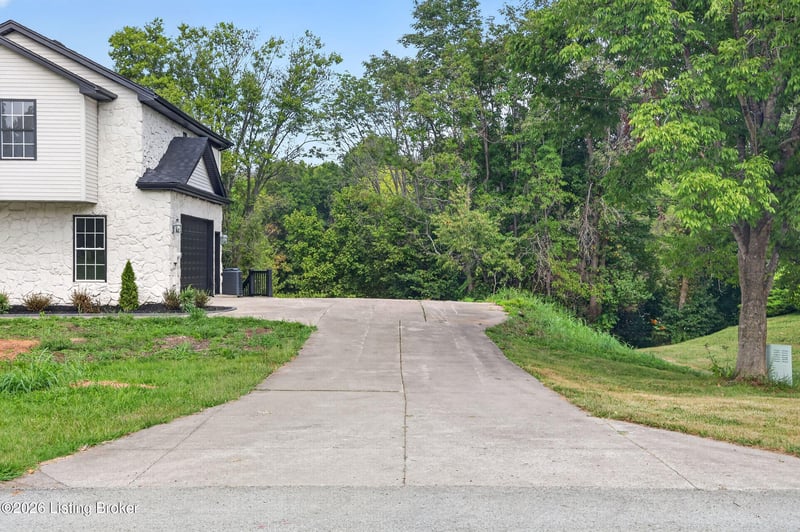 3815 Carriage Pointe Dr, Crestwood, KY 40014