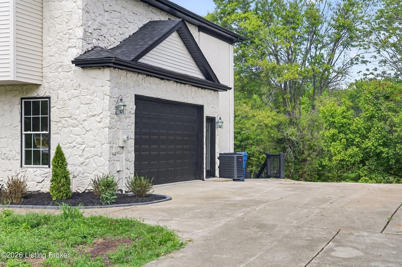 3815 Carriage Pointe Dr, Crestwood, KY 40014