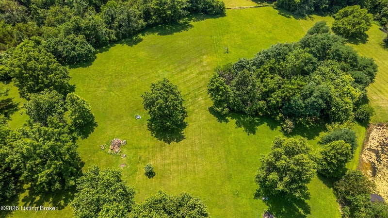 3820 Carriage Hill Dr, Crestwood, KY 40014
