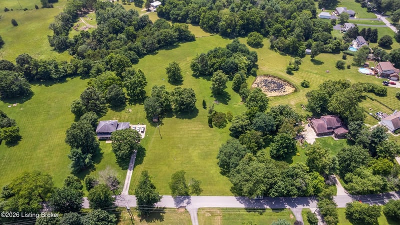 3820 Carriage Hill Dr, Crestwood, KY 40014