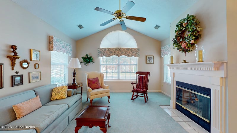 3827 Greenhurst Dr, Louisville, KY 40299