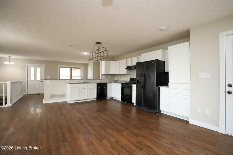 384 Schoolside Dr, Brandenburg, KY 40108