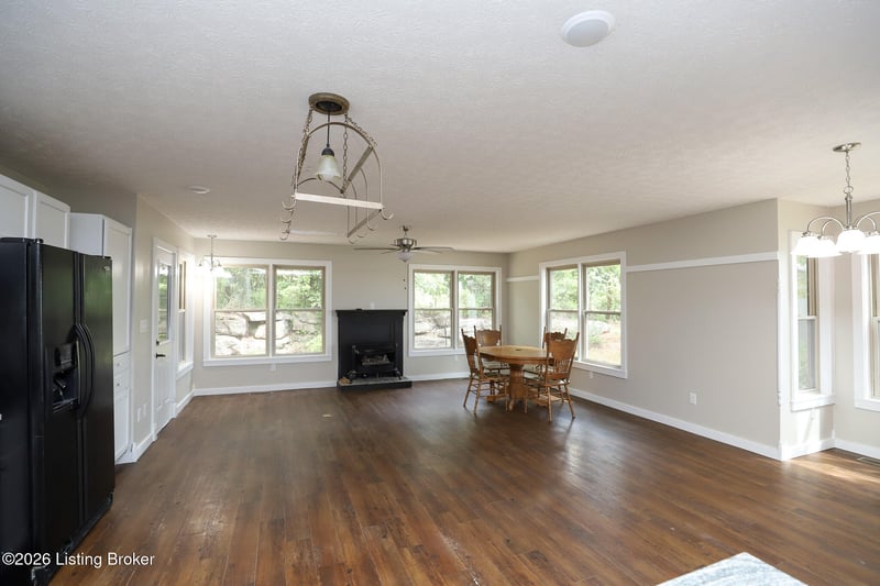 384 Schoolside Dr, Brandenburg, KY 40108