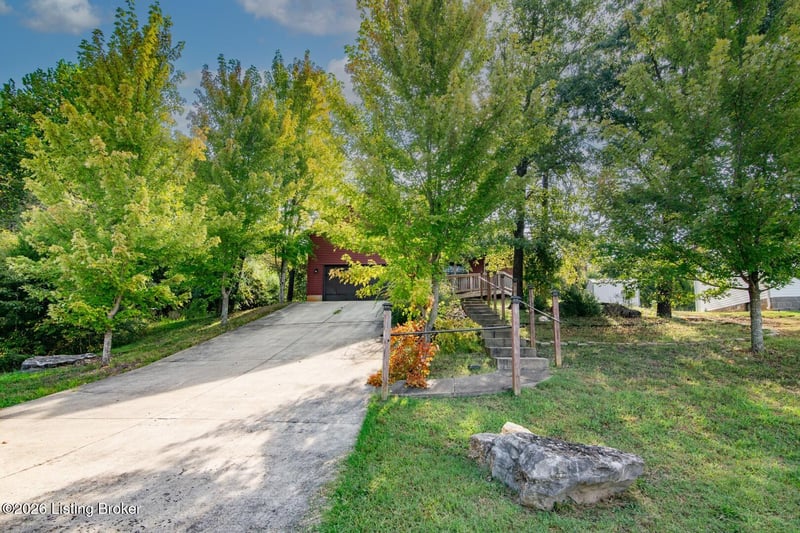 384 Schoolside Dr, Brandenburg, KY 40108