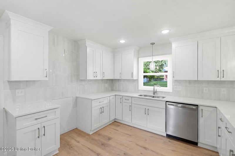 386 S Deepwood Dr, Radcliff, KY 40160