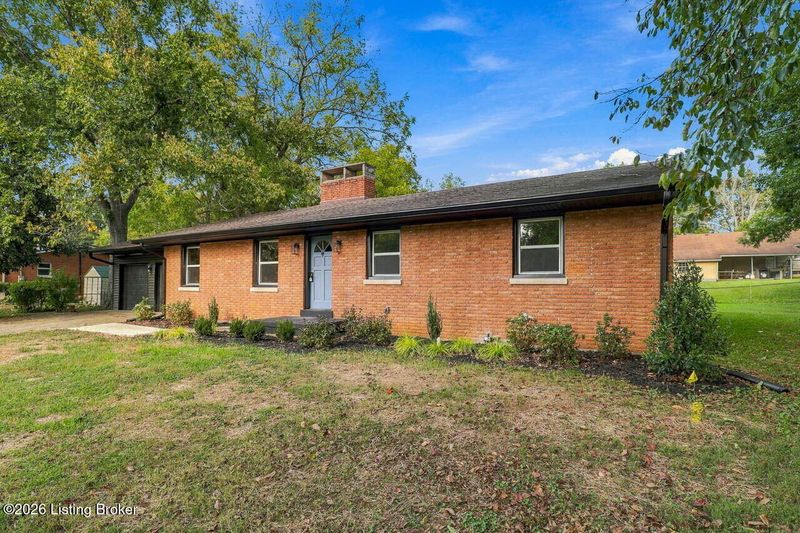386 S Deepwood Dr, Radcliff, KY 40160