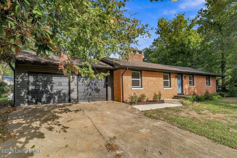 386 S Deepwood Dr, Radcliff, KY 40160