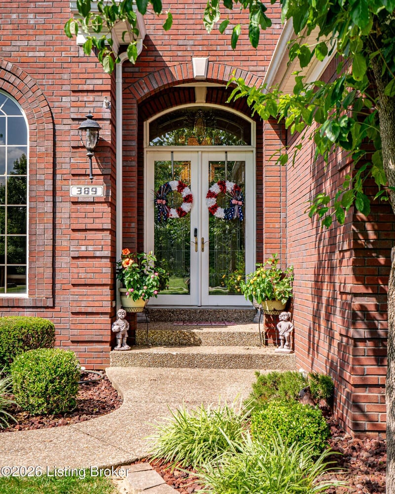 389 Cedar Place Dr, Shepherdsville, KY 40165