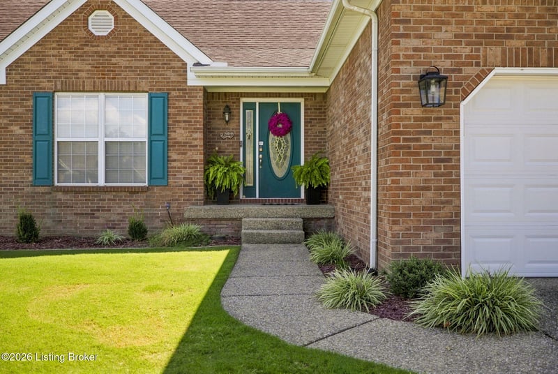 389 Spring House Ln, Louisville, KY 40229