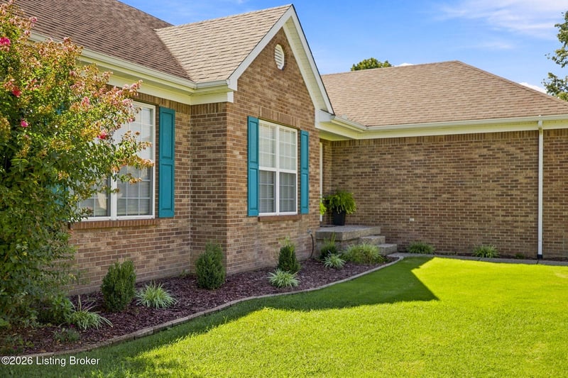 389 Spring House Ln, Louisville, KY 40229