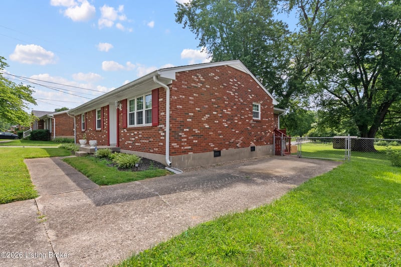 3902 Iron Horse Way, Louisville, KY 40272