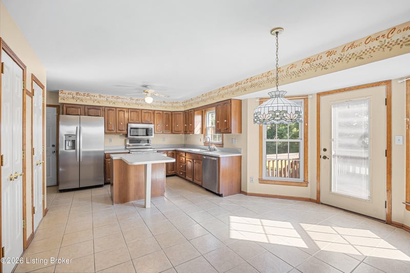 3905 Deer Lake Ct, Prospect, KY 40059