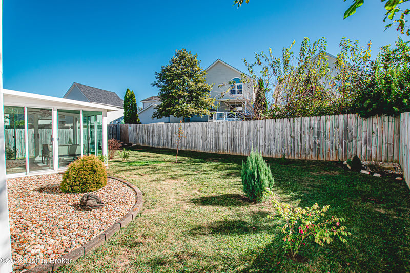 3905 Mimosa View Dr, Louisville, KY 40299