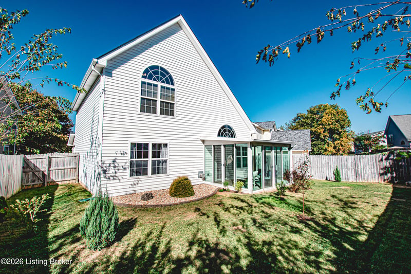 3905 Mimosa View Dr, Louisville, KY 40299