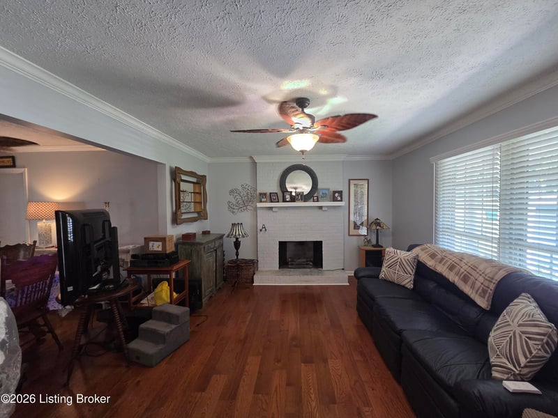 3910 Kirby Ln, Jeffersontown, KY 40299