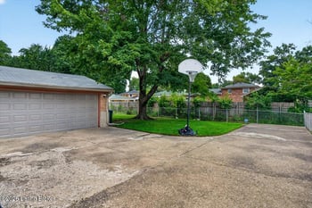 3911 Serene Way, Louisville, KY 40219