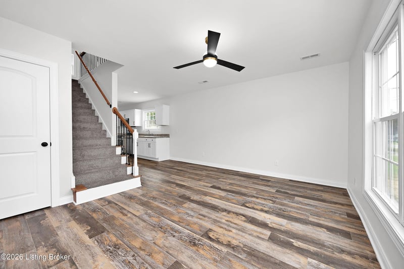 392 N 1st St, New Haven, KY 40051