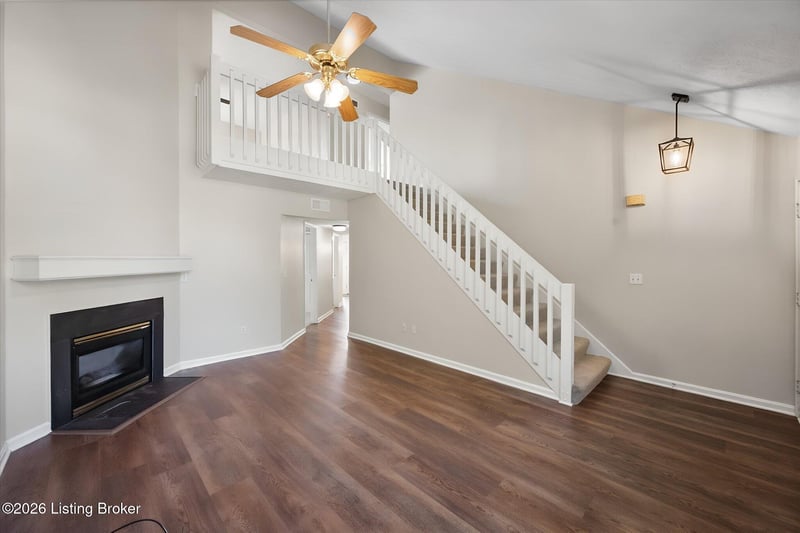3925 Pinoak View Ct, Louisville, KY 40299