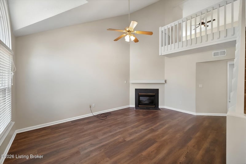 3925 Pinoak View Ct, Louisville, KY 40299