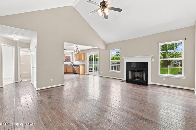 396 Oakview Dr, Shelbyville, KY 40065