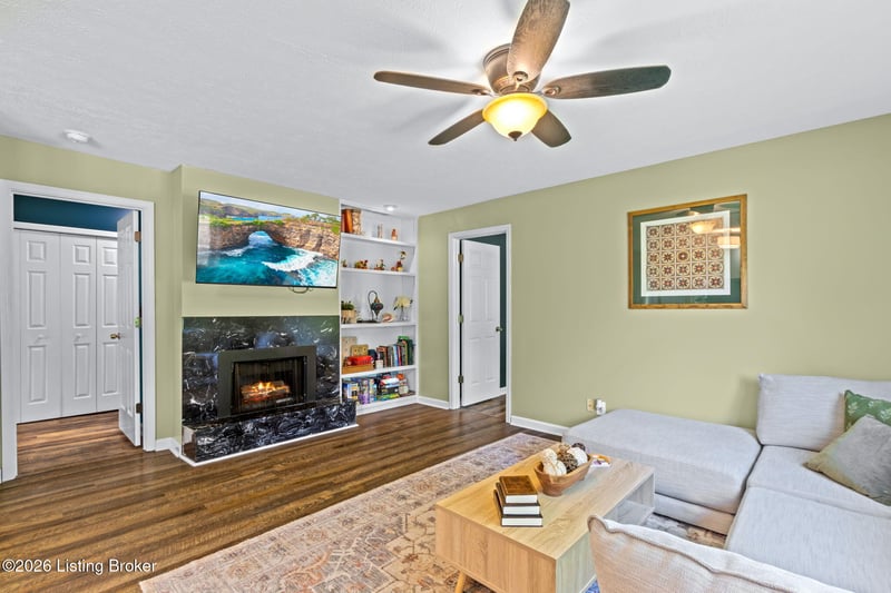 400 Rosewood Ct, Louisville, KY 40223