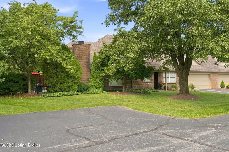 4000 Hawkesbury Ct, Louisville, KY 40241