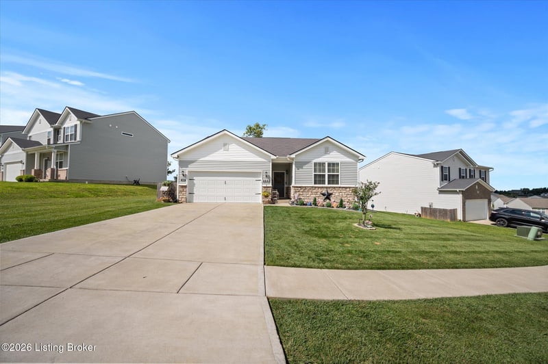 4002 White Pine Ln, La Grange, KY 40031